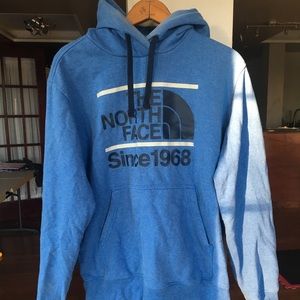 Men's Large blue north face hoodie. L